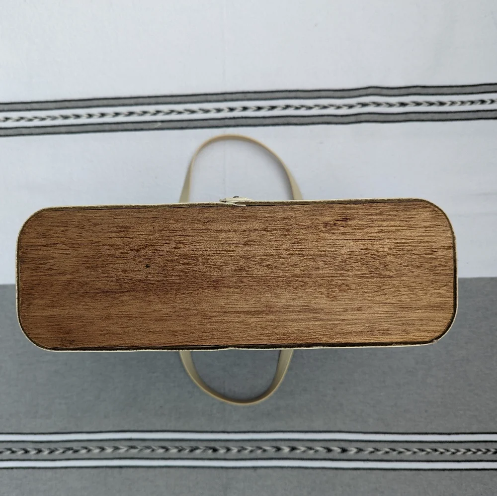 Vintage Butterfly Sequenced Jeweled Unique Purse With Wood Bottom - Picture 4 of 11